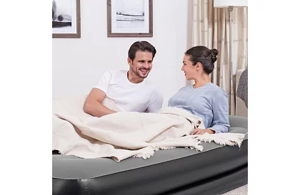 Nafukovací matrace s vestavěnou pumpou a polštářem 203 × 152 × 46 cm – B67403