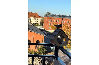 Dřevěné DIY krmítko pro ptáky k montáži a malování
