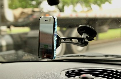 Univerzální držák telefonu či navigace do automobilu.