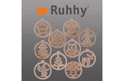 Dřevěné vánoční ozdoby – sada 10 kusů s provázkem