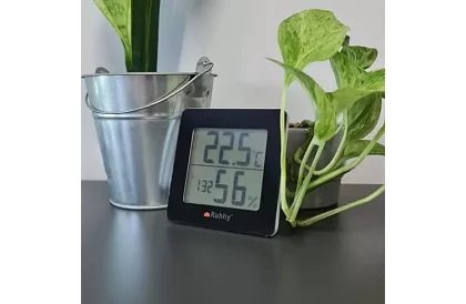 Digitální hodiny s teploměrem a vlhkoměrem