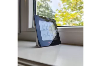 Digitální hodiny s teploměrem a vlhkoměrem