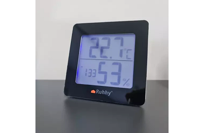 Digitální hodiny s teploměrem a vlhkoměrem