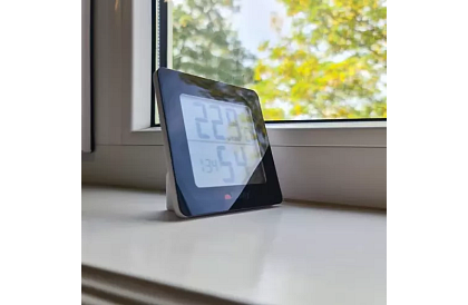 Digitální hodiny s teploměrem a vlhkoměrem