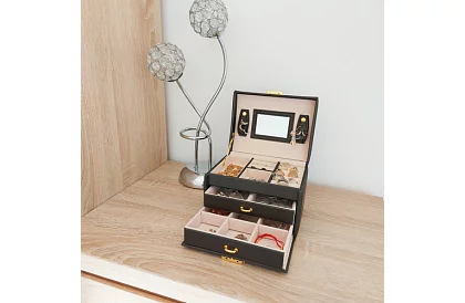 Elegantní šperkovnice – černá se zámkem a saténovým povrchem