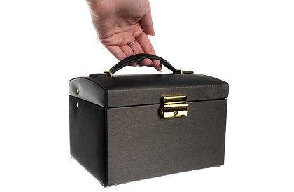 Elegantní šperkovnice – černá se zámkem a saténovým povrchem