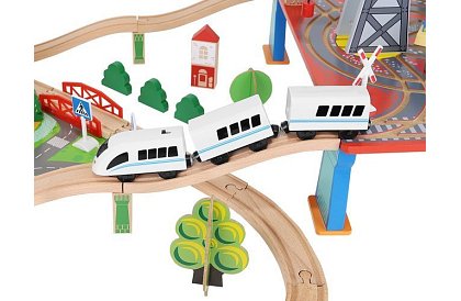 Dřevěná železnice s vláčkem na baterie – 88 dílků