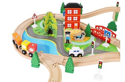 Dřevěná železnice s vláčkem na baterie – 88 dílků