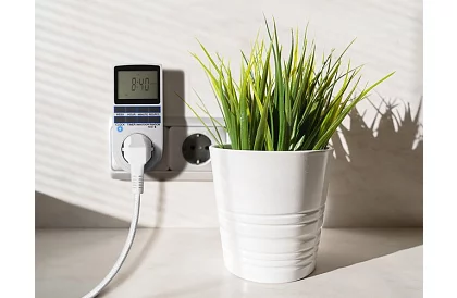 Digitální spínací hodiny – časovač zapnutí/vypnutí