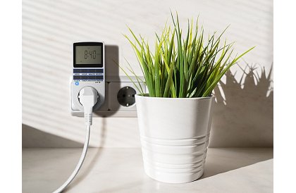 Digitální spínací hodiny – časovač zapnutí/vypnutí