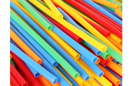 Barevná 3D stavebnice z brček 408 ks – kreativní hra pro děti