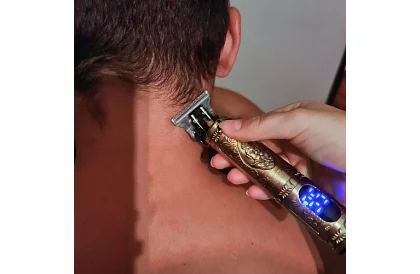 Zastřihovač vlasů a vousů 4 v 1