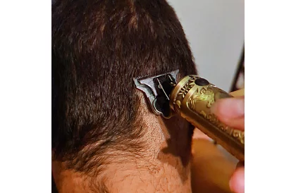 Zastřihovač vlasů a vousů 4 v 1