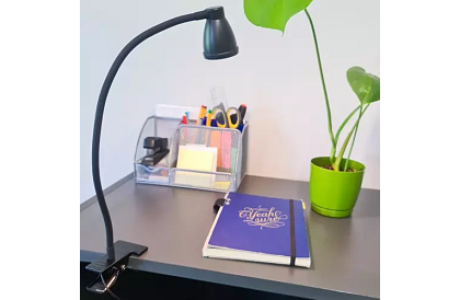 LED lampa na psací stůl s kovovým klipem – černá