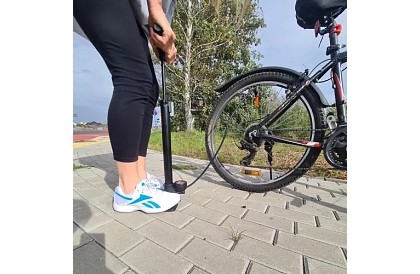 Pumpa na kolo 16 BAR / 230 PSI – s tlakoměrem