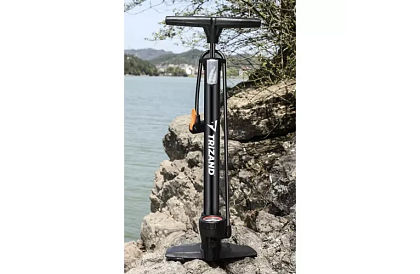 Pumpa na kolo 16 BAR / 230 PSI – s tlakoměrem