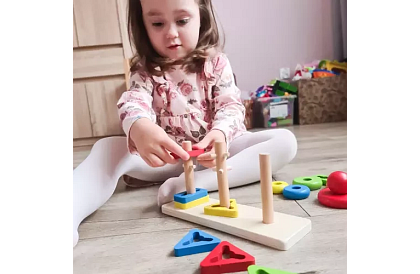 Dřevěné skládačky pro děti – třídič tvarů
