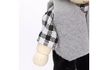 Dřevěné panenky do dětských domečku – 7 ks