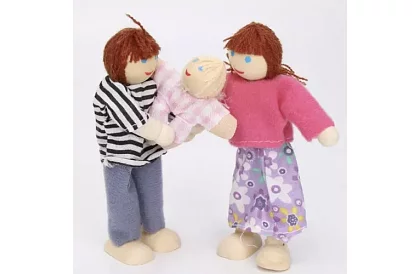 Dřevěné panenky do dětských domečku – 7 ks