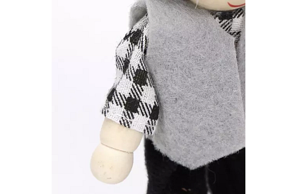 Dřevěné panenky do dětských domečku – 7 ks