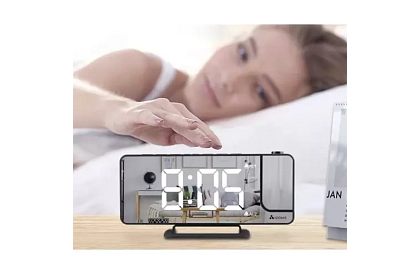 Zrcadlové hodiny s budíkem a projektorem