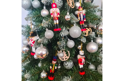 Set dřevěných louskáčků – Vánoční dekorace 5 ks