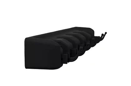 Nastěnný držák na zahradní nářadí