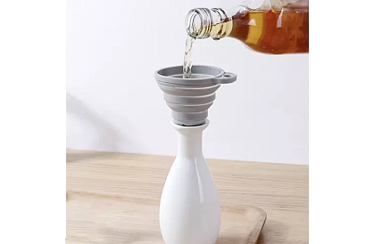 Univerzální skládací silikonový trychtýř