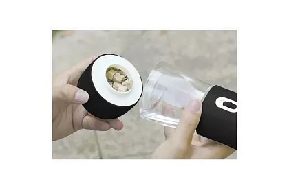 Cestovní láhev na vodu pro psy s miskou na pamlsky