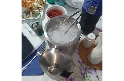 Zásobník na led 1,3 litrů – kbelík s víčkem a kleštěmi