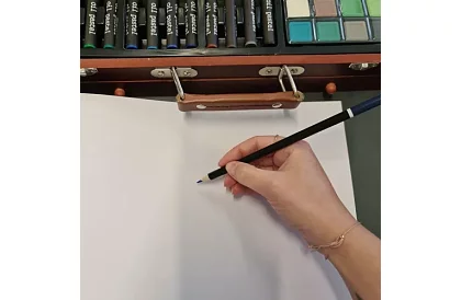 Sada na malování v dřevěném pouzdře – 130 položek