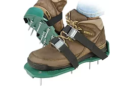 Univerzální provzdušňovač trávníku na boty