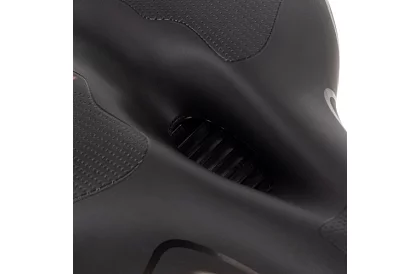 Cyklistické sedlo ACTIVE s větráním a vodotěsným potahem