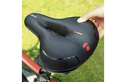Cyklistické sedlo ACTIVE s větráním a vodotěsným potahem