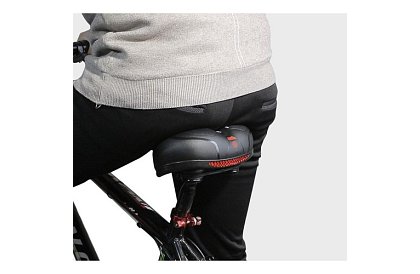 Cyklistické sedlo ACTIVE s větráním a vodotěsným potahem