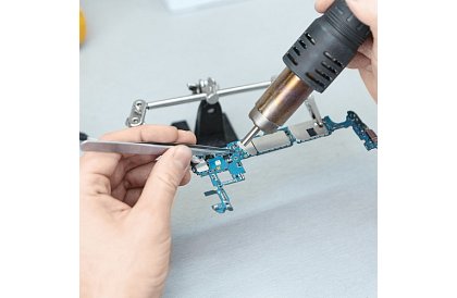 Horkovzdušná pájecí stanice 700W