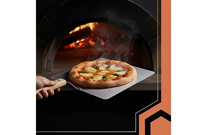 Nerezová lopata na pizzu s dřevěnou rukojetí