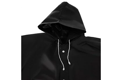 Silná černá oversize pláštěnka