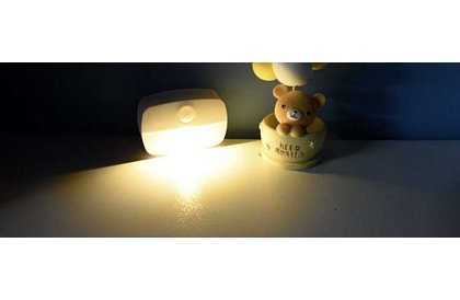 LED bezdrátové světlo se senzorem pohybu