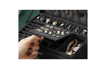 Elegantní semišová šperkovnice - černá