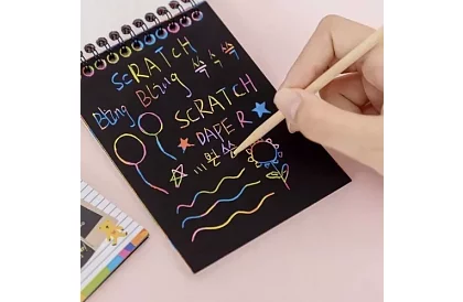 Vyškrabovací sešit s dřevěným stylusem - scratch note
