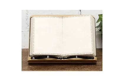 Dřevěný stojan pro knihu a notebook