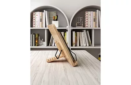 Dřevěný stojan pro knihu a notebook