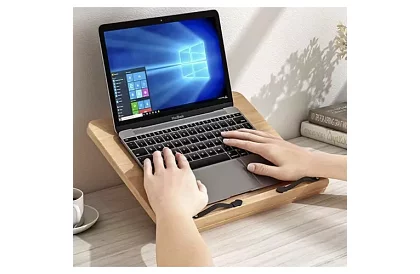 Dřevěný stojan pro knihu a notebook