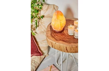 Solná lampa s nastavitelnou intenzitou světla