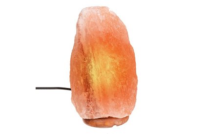 Solná lampa s nastavitelnou intenzitou světla