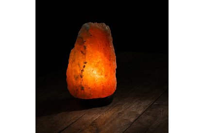 Solná lampa s nastavitelnou intenzitou světla