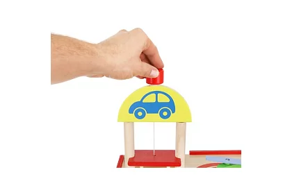 Dřevěné parkoviště – garáž pro děti