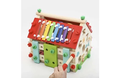 Dřevěný vzdělávací smyslový domeček