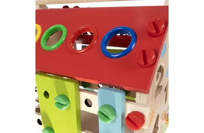 Dřevěný vzdělávací smyslový domeček